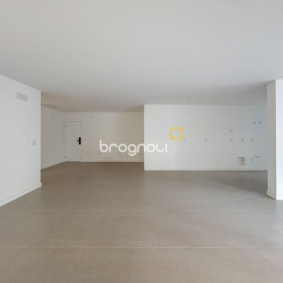 Apartamento com 210m², 4 quartos (sendo 4 suítes), 2 garagens, no bairro Jurerê em Florianópolis