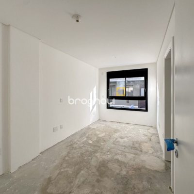 Apartamento com 210m², 4 quartos (sendo 4 suítes), 2 garagens, no bairro Jurerê em Florianópolis