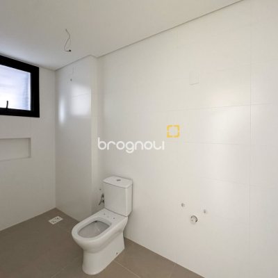 Apartamento com 210m², 4 quartos (sendo 4 suítes), 2 garagens, no bairro Jurerê em Florianópolis