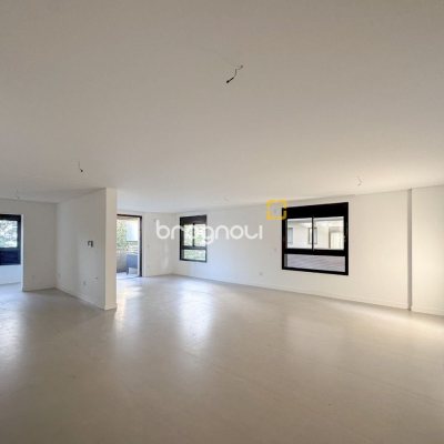 Apartamento com 210m², 4 quartos (sendo 4 suítes), 2 garagens, no bairro Jurerê em Florianópolis