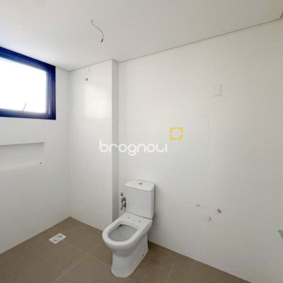 Apartamento com 210m², 4 quartos (sendo 4 suítes), 2 garagens, no bairro Jurerê em Florianópolis