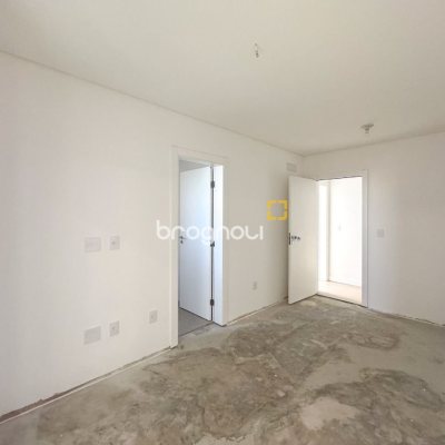 Apartamento com 210m², 4 quartos (sendo 4 suítes), 2 garagens, no bairro Jurerê em Florianópolis