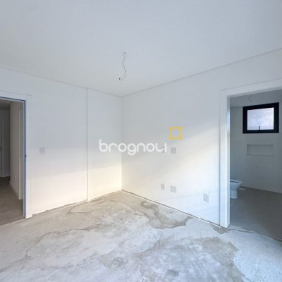 Apartamento com 210m², 4 quartos (sendo 4 suítes), 2 garagens, no bairro Jurerê em Florianópolis