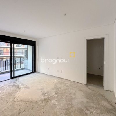 Apartamento com 210m², 4 quartos (sendo 4 suítes), 2 garagens, no bairro Jurerê em Florianópolis