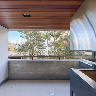 Apartamento com 210m², 4 quartos (sendo 4 suítes), 2 garagens, no bairro Jurerê em Florianópolis