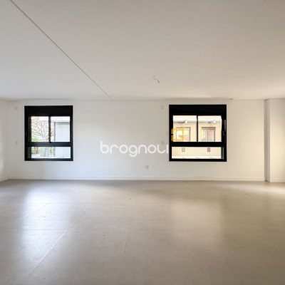 Apartamento com 210m², 4 quartos (sendo 4 suítes), 2 garagens, no bairro Jurerê em Florianópolis