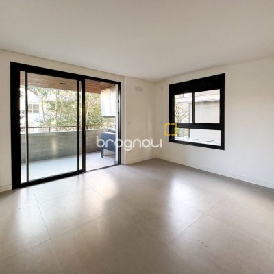 Apartamento com 210m², 4 quartos (sendo 4 suítes), 2 garagens, no bairro Jurerê em Florianópolis