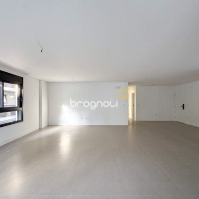 Apartamento com 210m², 4 quartos (sendo 4 suítes), 2 garagens, no bairro Jurerê em Florianópolis