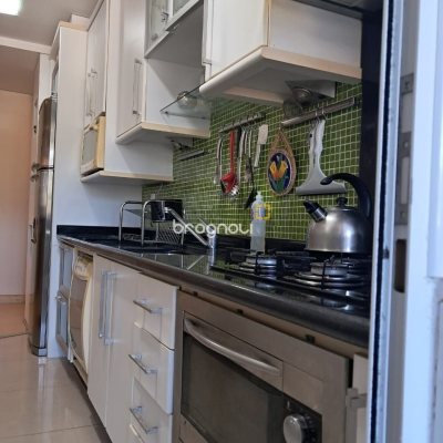 Apartamento com 123m², 3 quartos (sendo 1 suíte), 2 garagens, no bairro Canasvieiras em Florianópolis