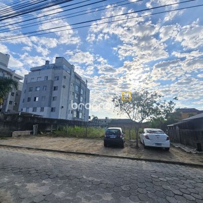 Terreno com 1203m², no bairro Rio Grande em Palhoça