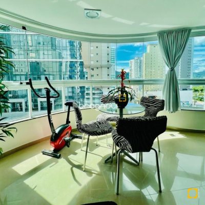 Apartamento com 127m², 3 quartos (sendo 3 suítes), 2 garagens, no bairro Barra Sul em Balneário Camboriú