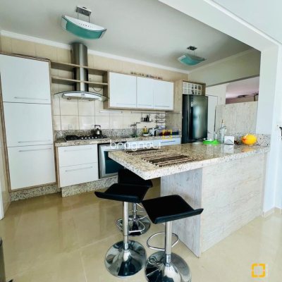 Apartamento com 127m², 3 quartos (sendo 3 suítes), 2 garagens, no bairro Barra Sul em Balneário Camboriú