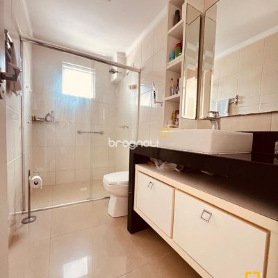 Apartamento com 127m², 3 quartos (sendo 3 suítes), 2 garagens, no bairro Barra Sul em Balneário Camboriú