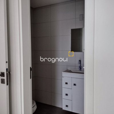 Apartamento com 93m², 3 quartos (sendo 1 suíte), 1 garagem, no bairro Barreiros em São José