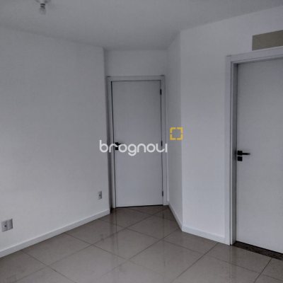Apartamento com 93m², 3 quartos (sendo 1 suíte), 1 garagem, no bairro Barreiros em São José