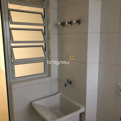 Apartamento com 93m², 3 quartos (sendo 1 suíte), 1 garagem, no bairro Barreiros em São José