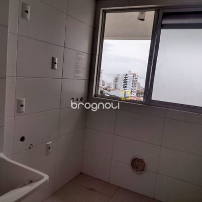 Apartamento com 93m², 3 quartos (sendo 1 suíte), 1 garagem, no bairro Barreiros em São José