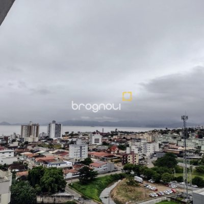 Apartamento com 93m², 3 quartos (sendo 1 suíte), 1 garagem, no bairro Barreiros em São José