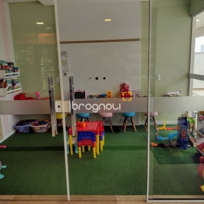 Apartamento com 93m², 3 quartos (sendo 1 suíte), 1 garagem, no bairro Barreiros em São José