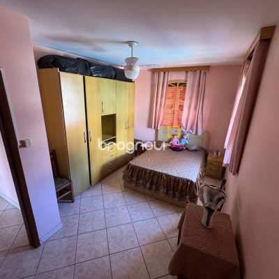 Casa com 235m², 3 quartos (sendo 1 suíte), 2 garagens, no bairro Rio Tavares em Florianópolis