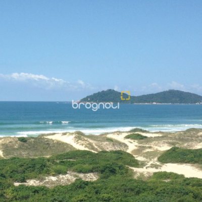 Casa com 235m², 3 quartos (sendo 1 suíte), 2 garagens, no bairro Rio Tavares em Florianópolis