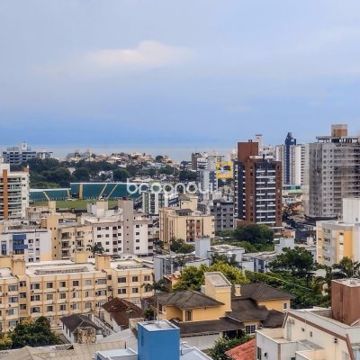 Cobertura com 129m², 3 quartos (sendo 3 suítes), 2 garagens, no bairro Estreito em Florianópolis