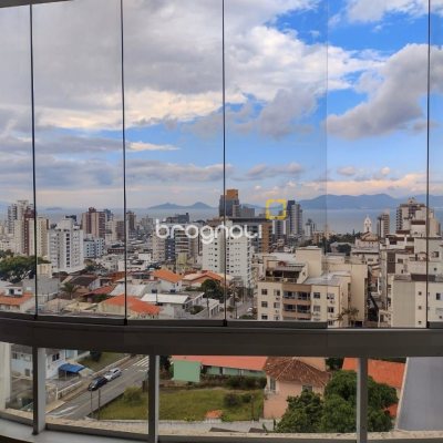 Cobertura com 129m², 3 quartos (sendo 3 suítes), 2 garagens, no bairro Estreito em Florianópolis