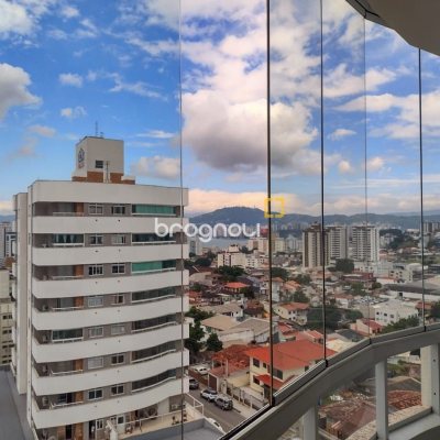Cobertura com 129m², 3 quartos (sendo 3 suítes), 2 garagens, no bairro Estreito em Florianópolis