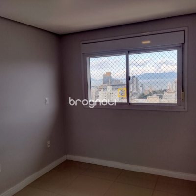 Cobertura com 129m², 3 quartos (sendo 3 suítes), 2 garagens, no bairro Estreito em Florianópolis