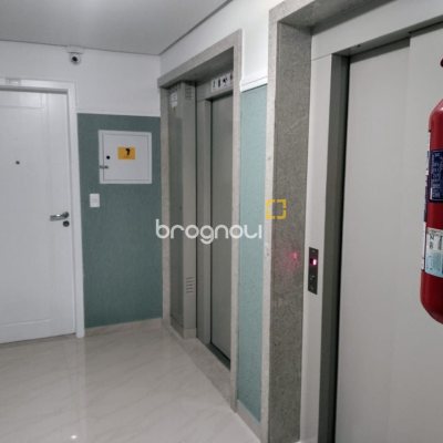 Cobertura com 129m², 3 quartos (sendo 3 suítes), 2 garagens, no bairro Estreito em Florianópolis