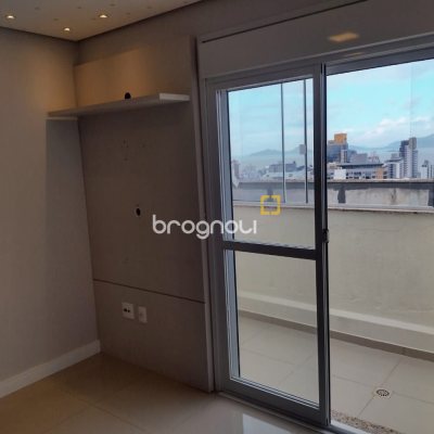 Cobertura com 129m², 3 quartos (sendo 3 suítes), 2 garagens, no bairro Estreito em Florianópolis
