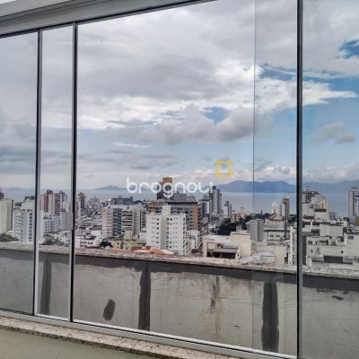 Cobertura com 129m², 3 quartos (sendo 3 suítes), 2 garagens, no bairro Estreito em Florianópolis