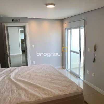 Cobertura com 129m², 3 quartos (sendo 3 suítes), 2 garagens, no bairro Estreito em Florianópolis
