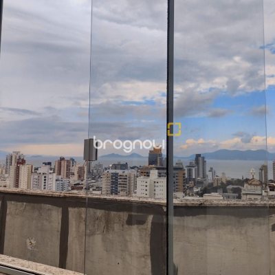 Cobertura com 129m², 3 quartos (sendo 3 suítes), 2 garagens, no bairro Estreito em Florianópolis