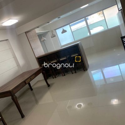 Cobertura com 129m², 3 quartos (sendo 3 suítes), 2 garagens, no bairro Estreito em Florianópolis