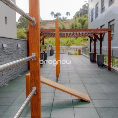 Apartamento com 165m², 3 quartos (sendo 3 suítes), 3 garagens, no bairro Cacupé em Florianópolis