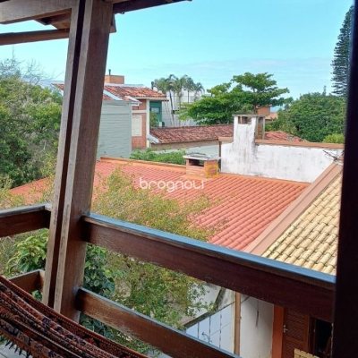 Casa com 218m², 5 quartos (sendo 1 suíte), 2 garagens, no bairro Pântano do Sul em Florianópolis