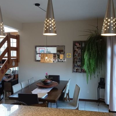 Casa com 218m², 5 quartos (sendo 1 suíte), 2 garagens, no bairro Pântano do Sul em Florianópolis