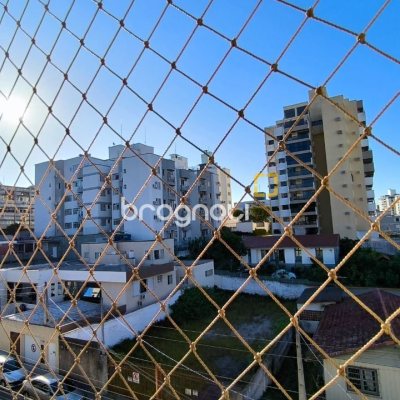Apartamento com 78m², 3 quartos (sendo 1 suíte), 1 garagem, no bairro Estreito em Florianópolis