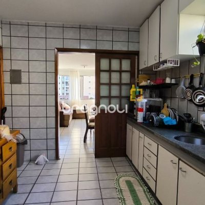 Apartamento com 78m², 3 quartos (sendo 1 suíte), 1 garagem, no bairro Estreito em Florianópolis
