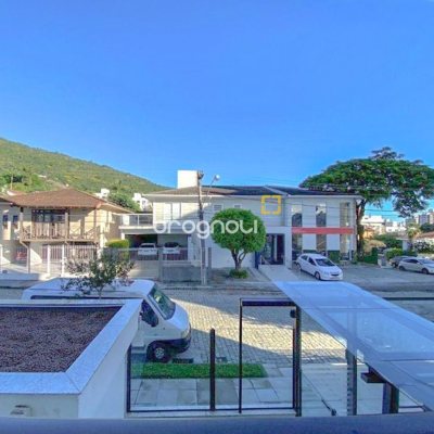 Apartamento com 143m², 2 quartos (sendo 1 suíte), 1 garagem, no bairro Trindade em Florianópolis