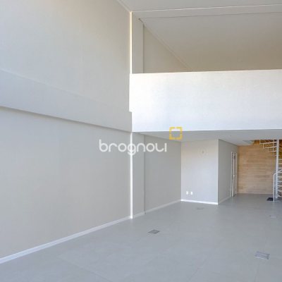 Loja com 79m², 2 garagens, no bairro Trindade em Florianópolis