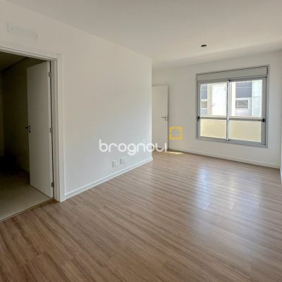 Apartamento com 111m², 2 quartos (sendo 1 suíte), 2 garagens, no bairro Estreito em Florianópolis