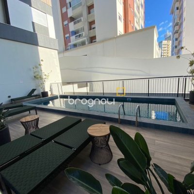 Apartamento com 111m², 2 quartos (sendo 1 suíte), 2 garagens, no bairro Estreito em Florianópolis