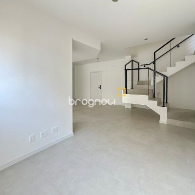 Apartamento com 111m², 2 quartos (sendo 1 suíte), 2 garagens, no bairro Estreito em Florianópolis