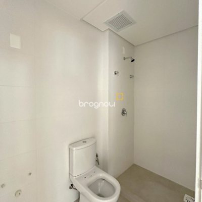 Apartamento com 111m², 2 quartos (sendo 1 suíte), 2 garagens, no bairro Estreito em Florianópolis