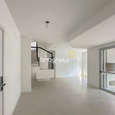 Apartamento com 111m², 2 quartos (sendo 1 suíte), 2 garagens, no bairro Estreito em Florianópolis