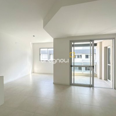 Apartamento com 111m², 2 quartos (sendo 1 suíte), 2 garagens, no bairro Estreito em Florianópolis