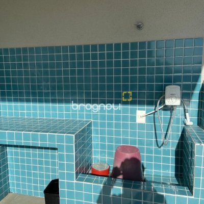Apartamento com 111m², 2 quartos (sendo 1 suíte), 2 garagens, no bairro Estreito em Florianópolis