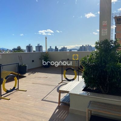 Apartamento com 111m², 2 quartos (sendo 1 suíte), 2 garagens, no bairro Estreito em Florianópolis